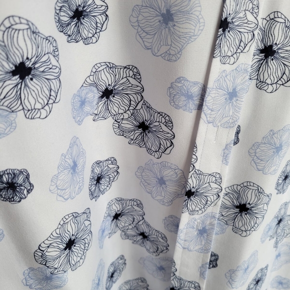 Button up tshirt white floral - Picture 2 of 4
